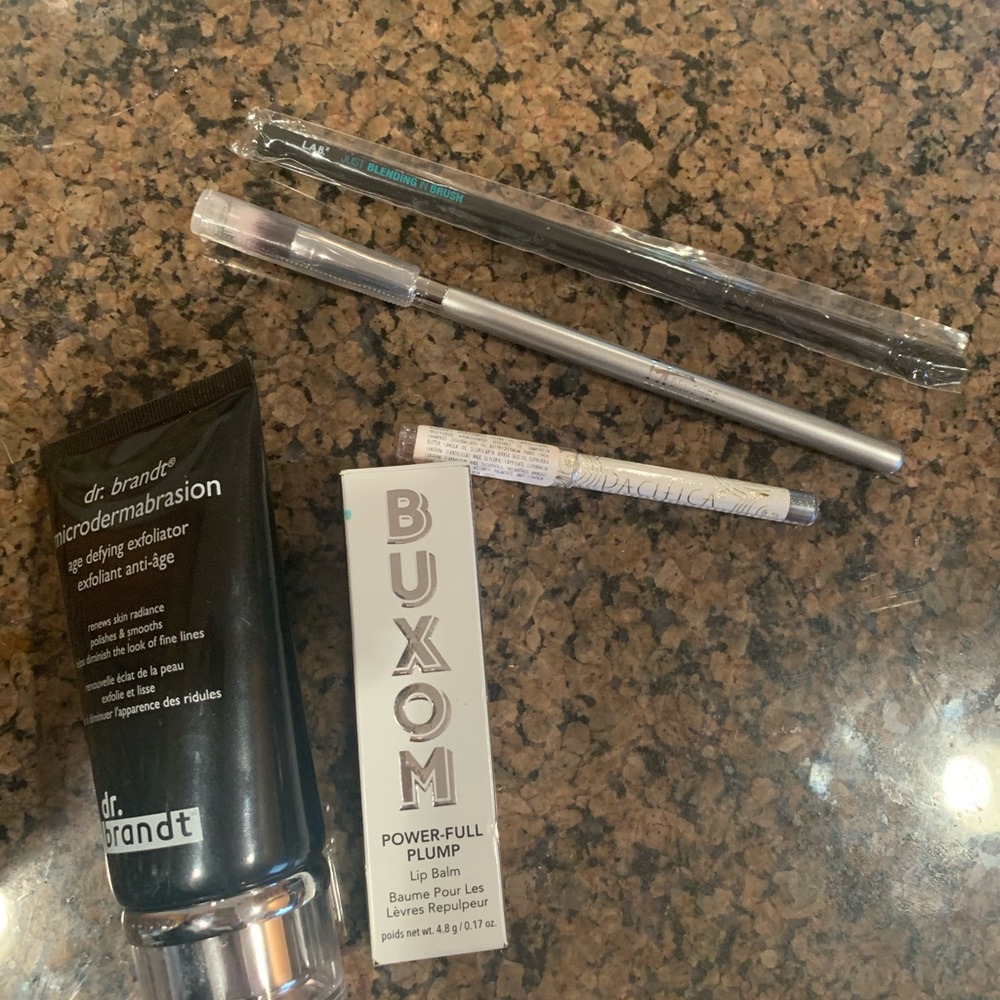 NWT Dr Brandt Buxom IT makeup